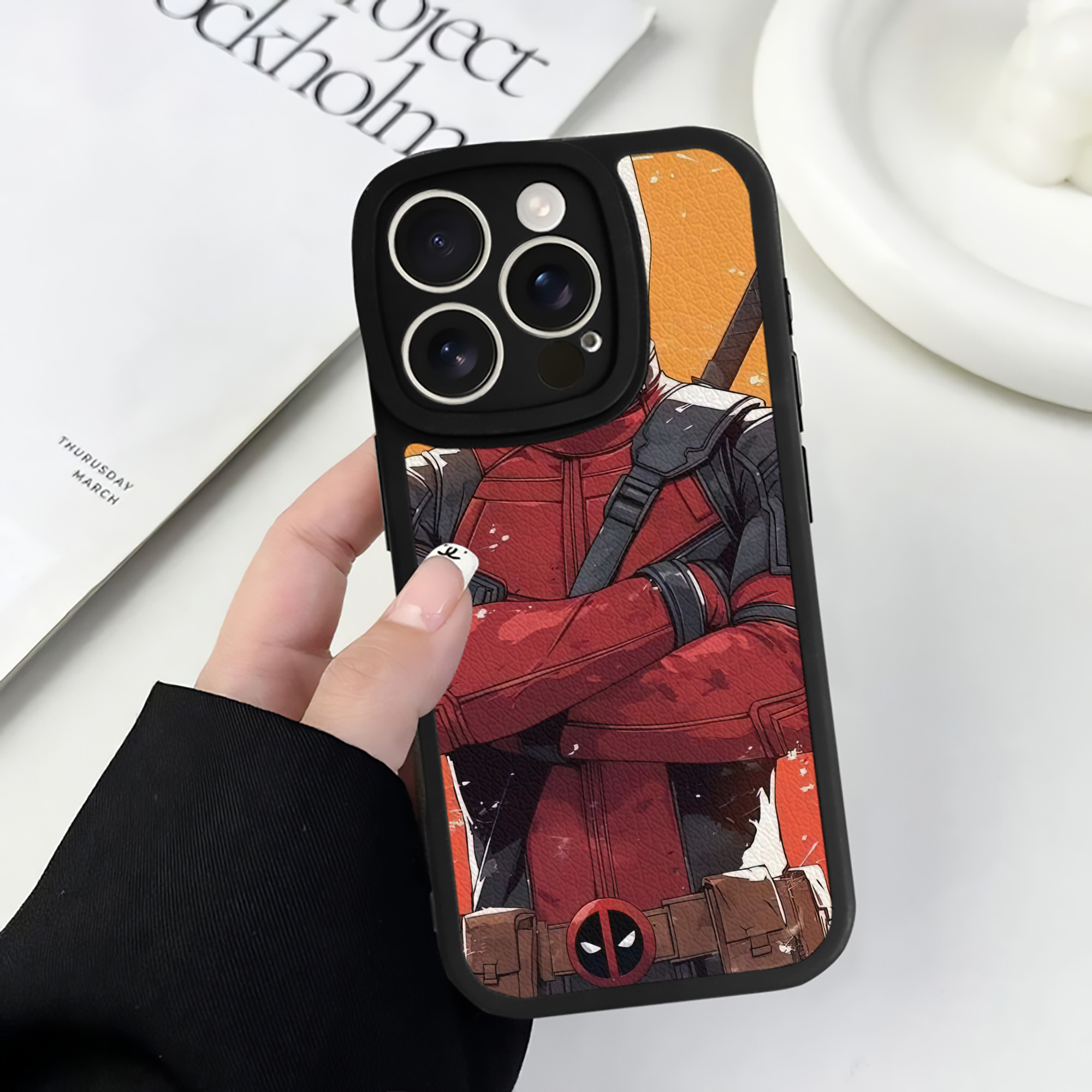 （画像用） Deadpool デッドプール 【iPhone 16シリーズ対応】シリコンスマホケース（レザー調） 材質：シリコン